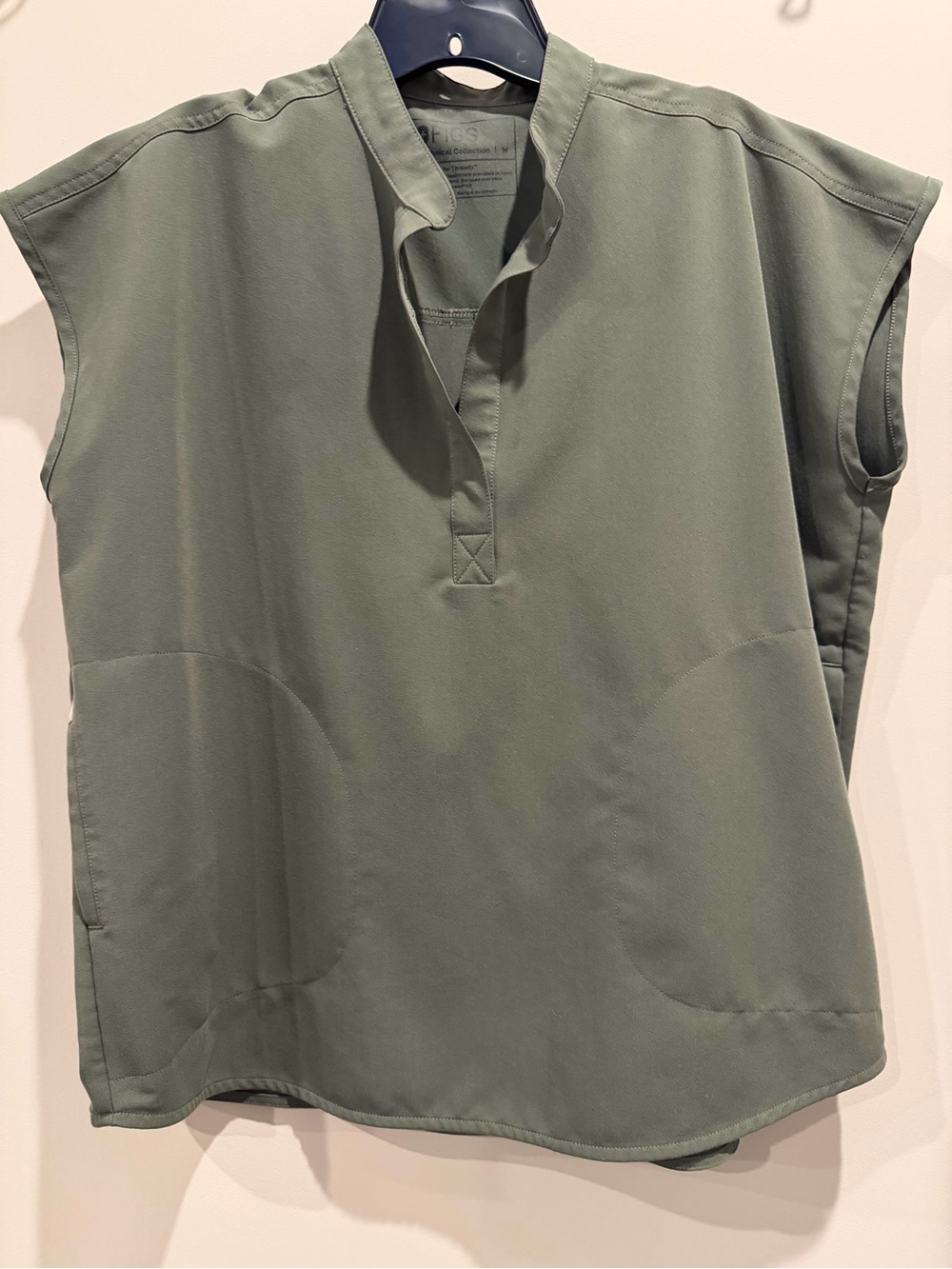 FIGS Rafaela Oversized Scrub Top in Moss, Women’s Medium